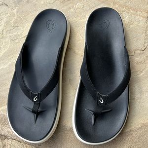 OluKai Nu’a Pi’o Thong Sandals